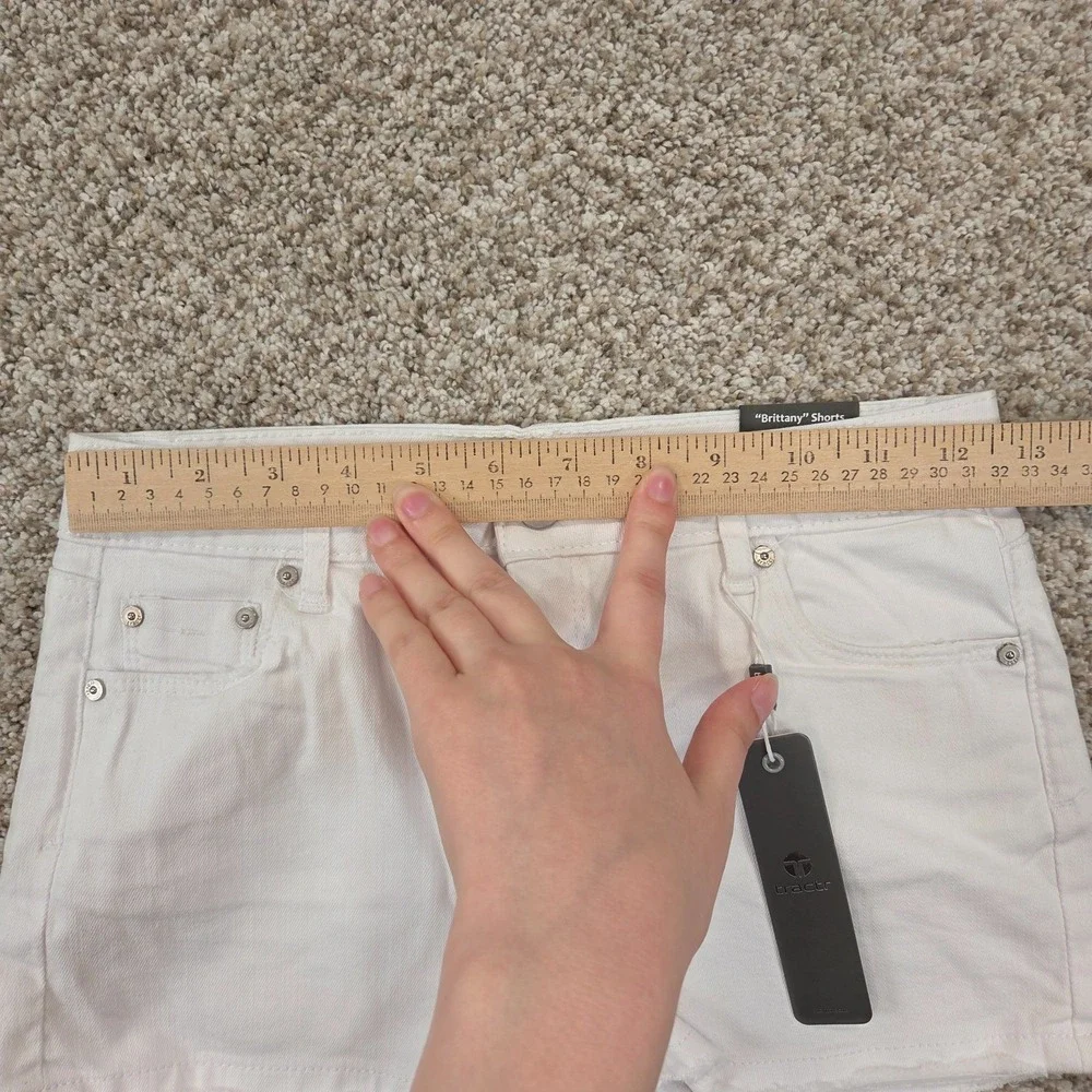 NEW tractr Brittany Slim Fit Mid Rise Shorts Girls Size 12 Raw Hem white